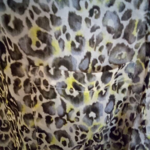 Wet Seal Animal Print Button Up Sleeveless Top - Picture 2 of 7